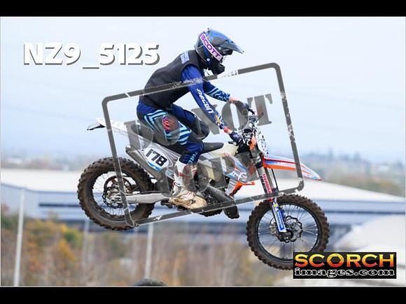 Experts-094