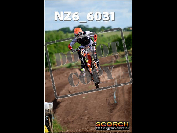 Experts-075
