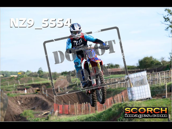 Experts-083