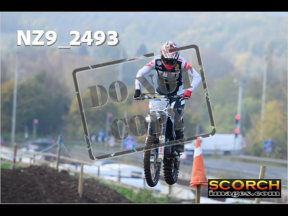Experts-083
