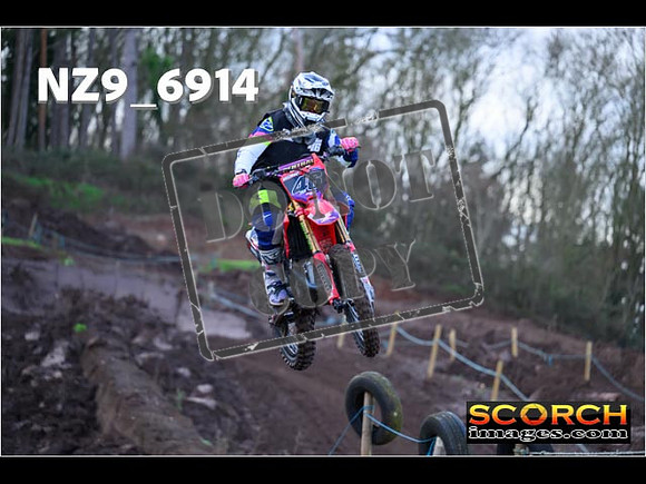 Experts-029