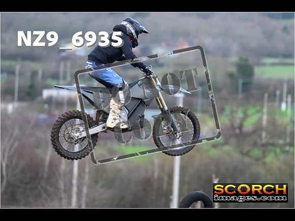 Experts-049