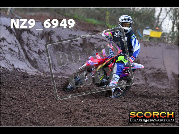Experts-063