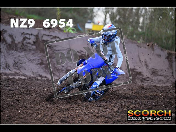 Experts-068