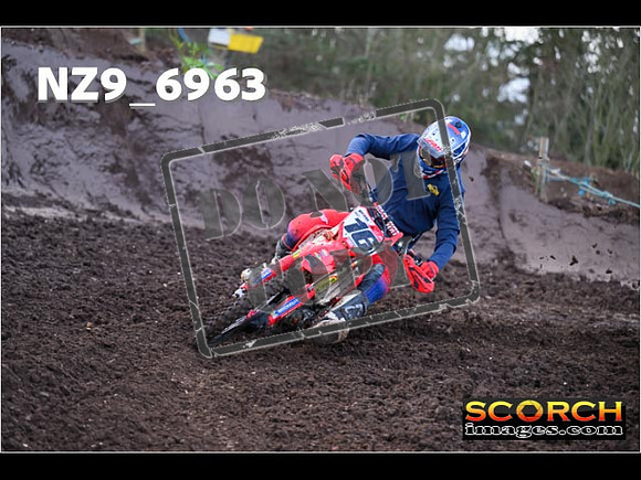 Experts-076
