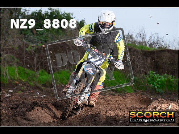 Experts-074
