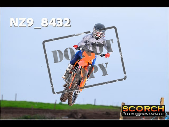 Experts-014