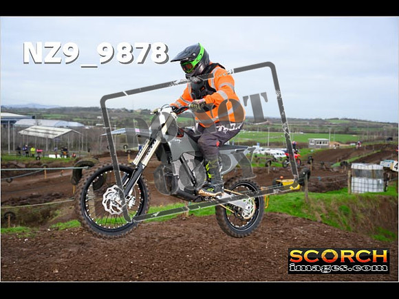IntersGreenOrange-076
