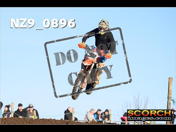Experts-064