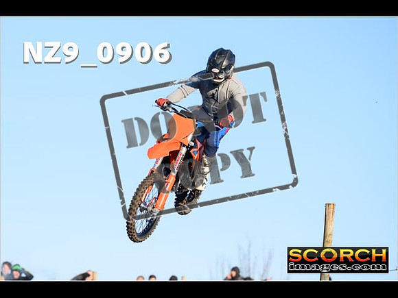 Experts-074