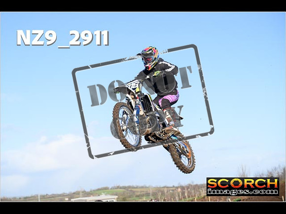 Experts-049