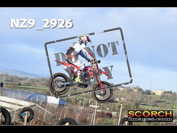 Experts-064