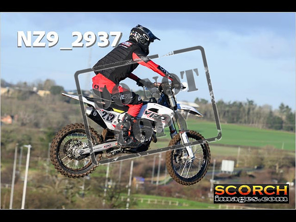 Experts-075