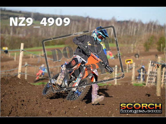 Experts-083