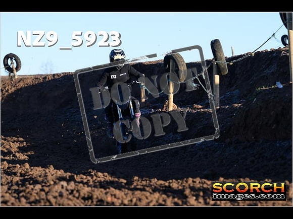 Experts-048