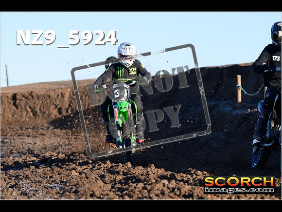 Experts-049