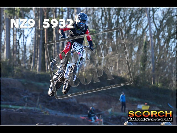Experts-056
