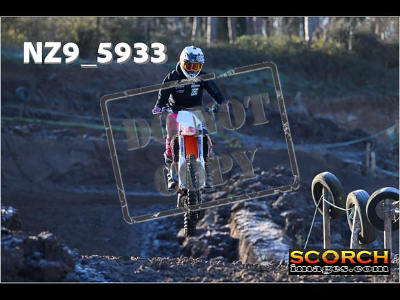 Experts-057