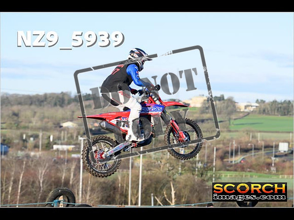 Experts-063
