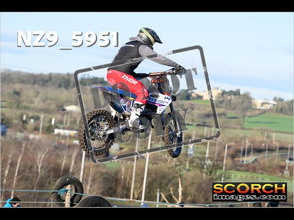 Experts-075