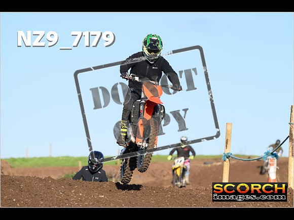 IntersGreenOrange-287