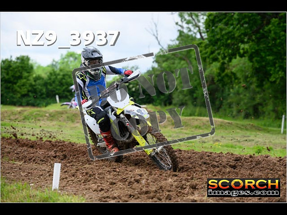 Experts-047