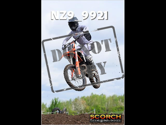 Experts-076