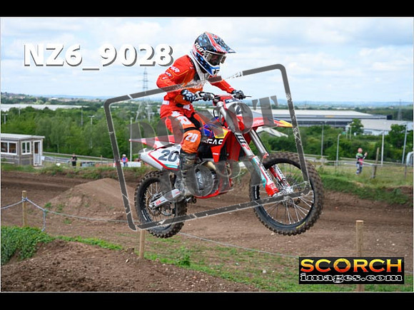 Experts-094