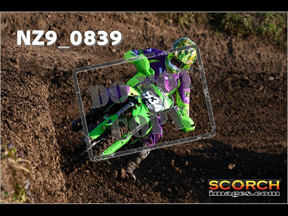 Experts-054