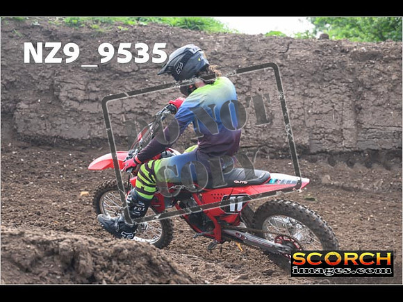 Experts-057