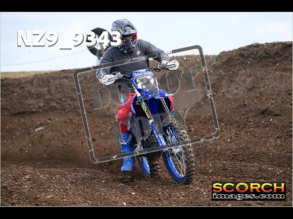 Experts-044