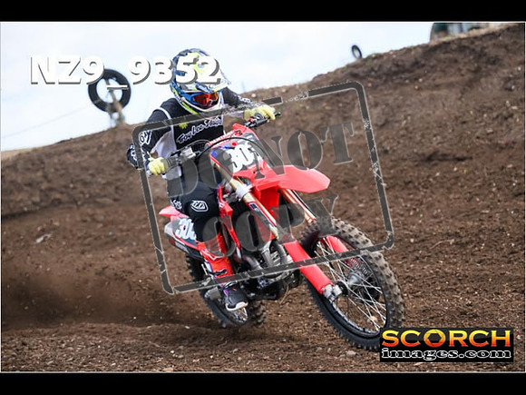 Experts-053