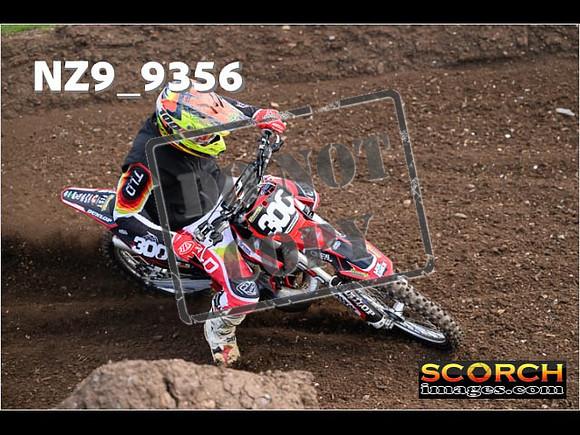 Experts-057