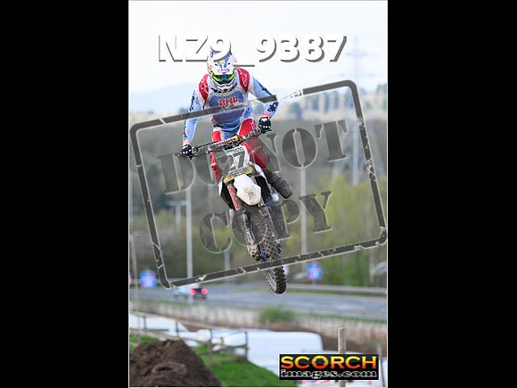 Experts-084