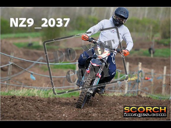 Experts-074