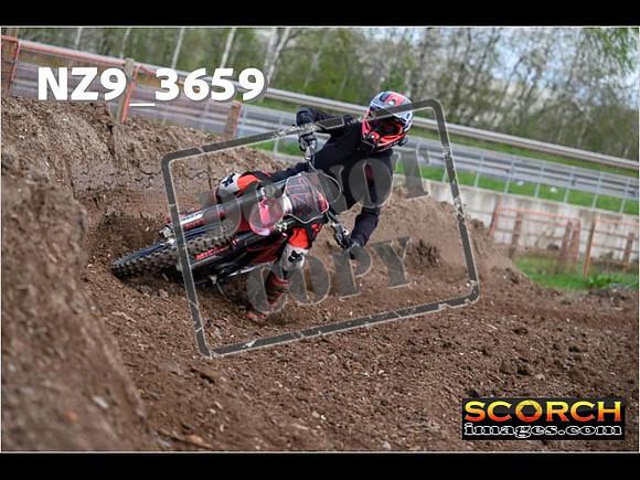 Experts-075