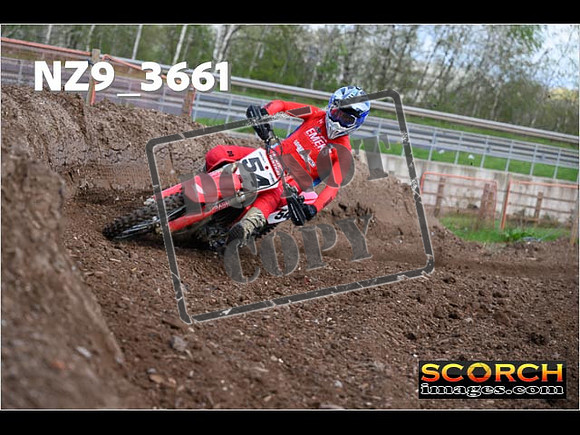 Experts-077