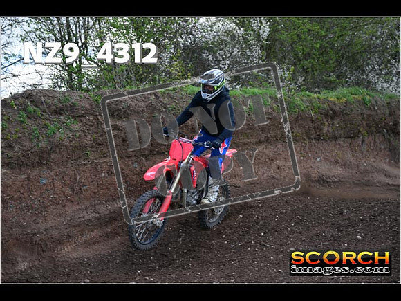 Experts-261