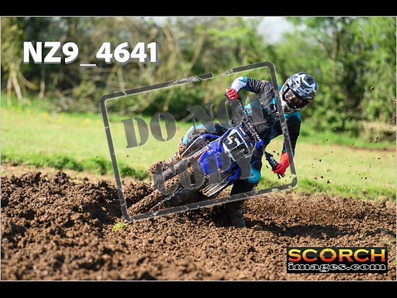 Experts-048