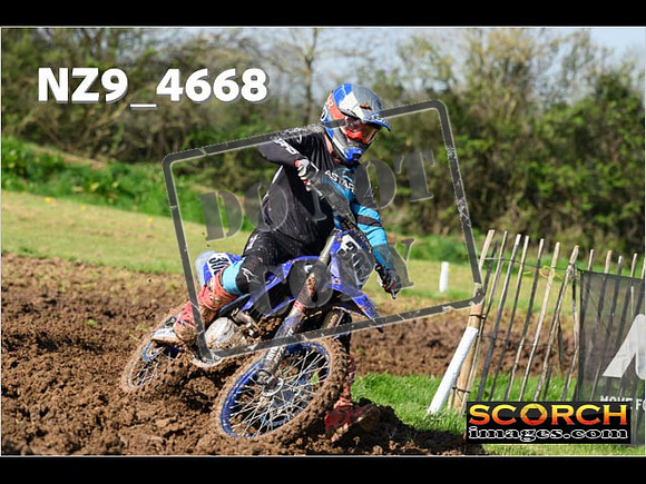 Experts-075