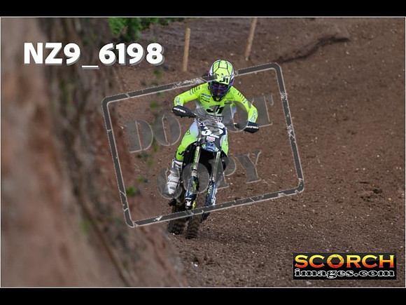 Experts-030