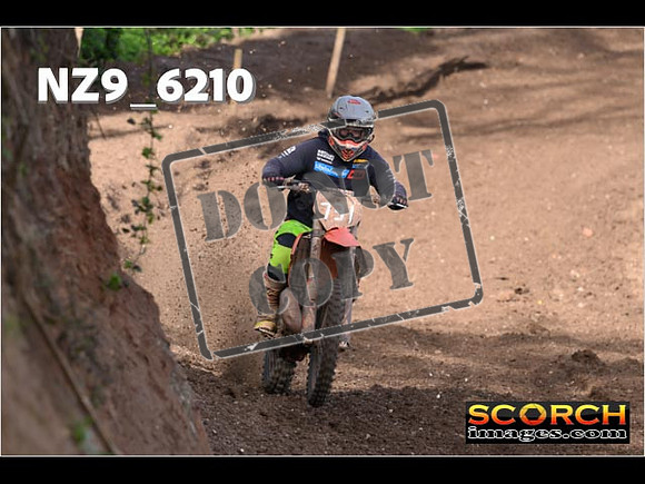 Experts-040