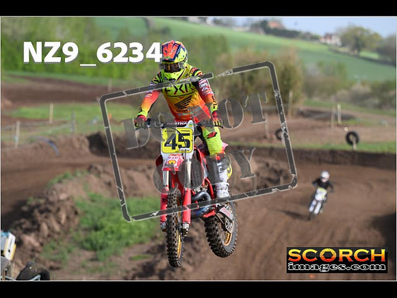 Experts-063