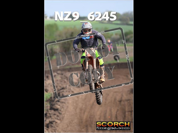 Experts-074