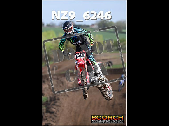 Experts-075