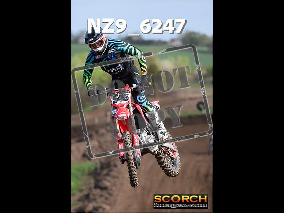 Experts-076