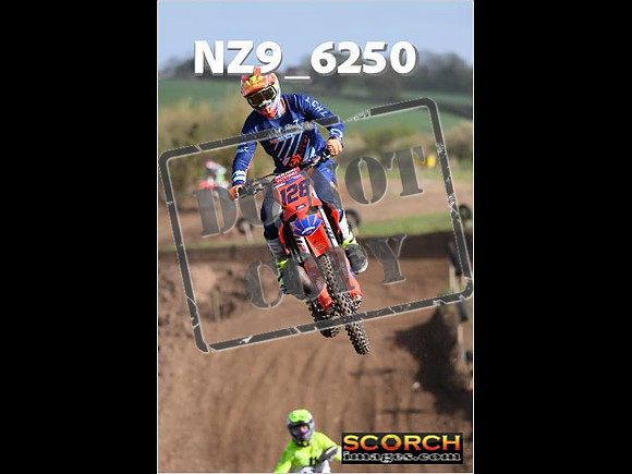 Experts-079