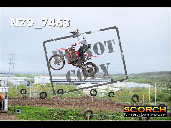 Experts-063