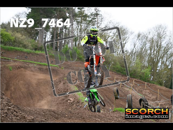 Experts-064