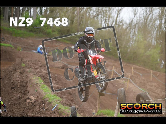 Experts-067